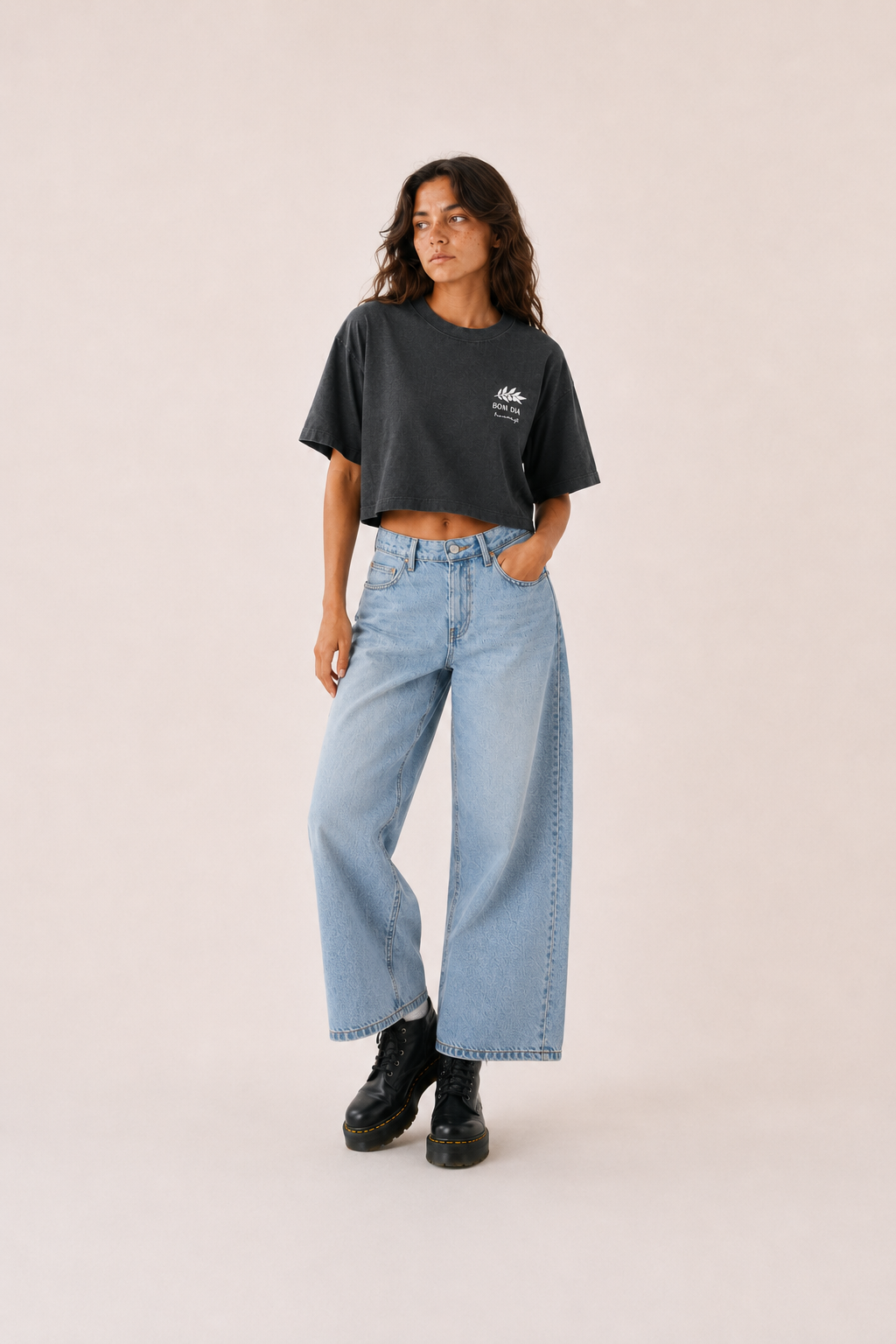 Bom Dia | Women's Essential Crop Tee